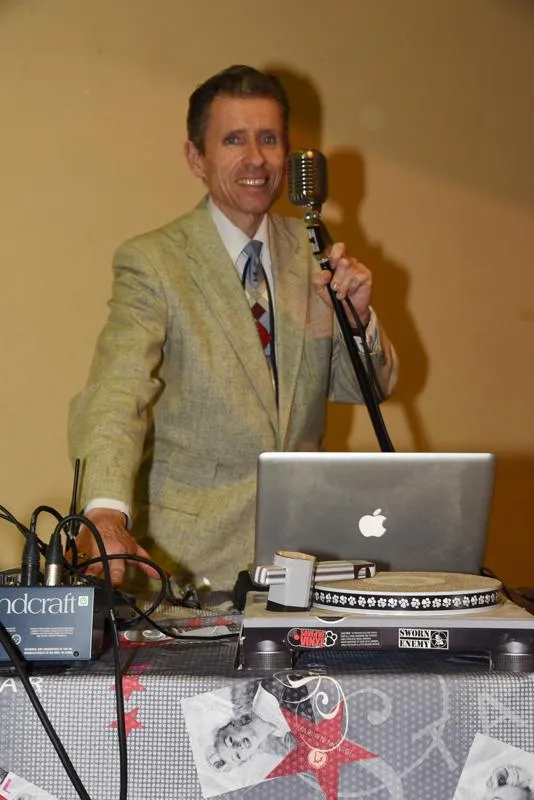 L'animateur de ProviDanse aux platines